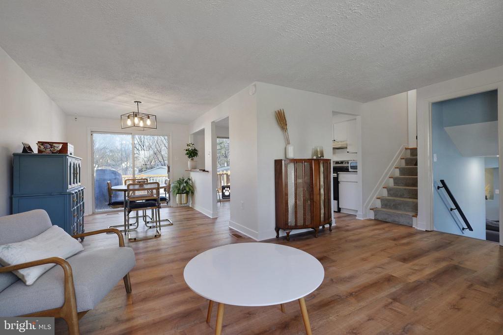 6107 WILMINGTON DR
