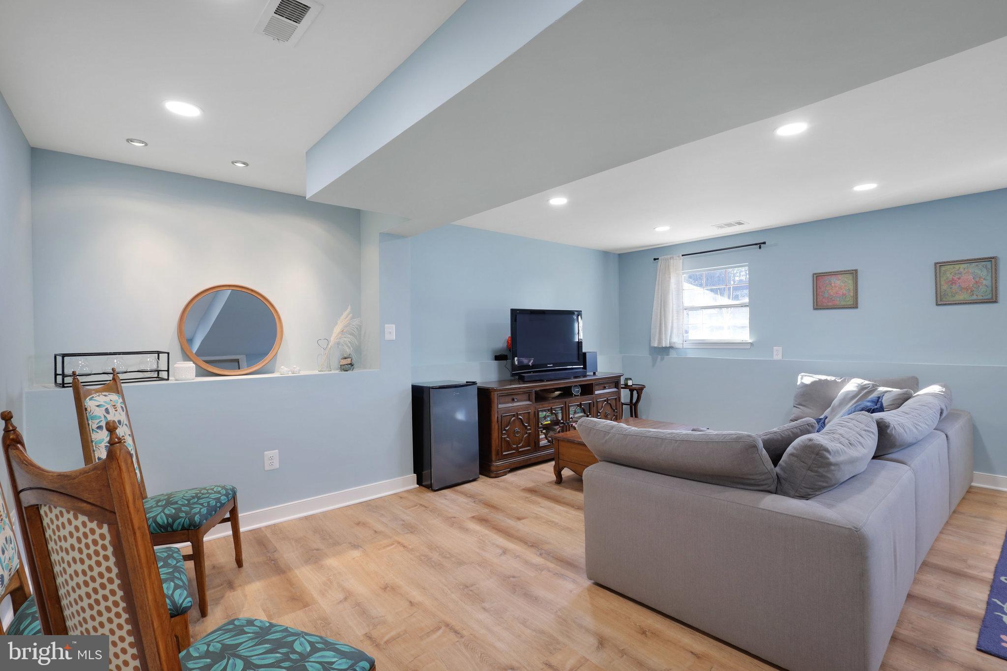 6107 WILMINGTON DR