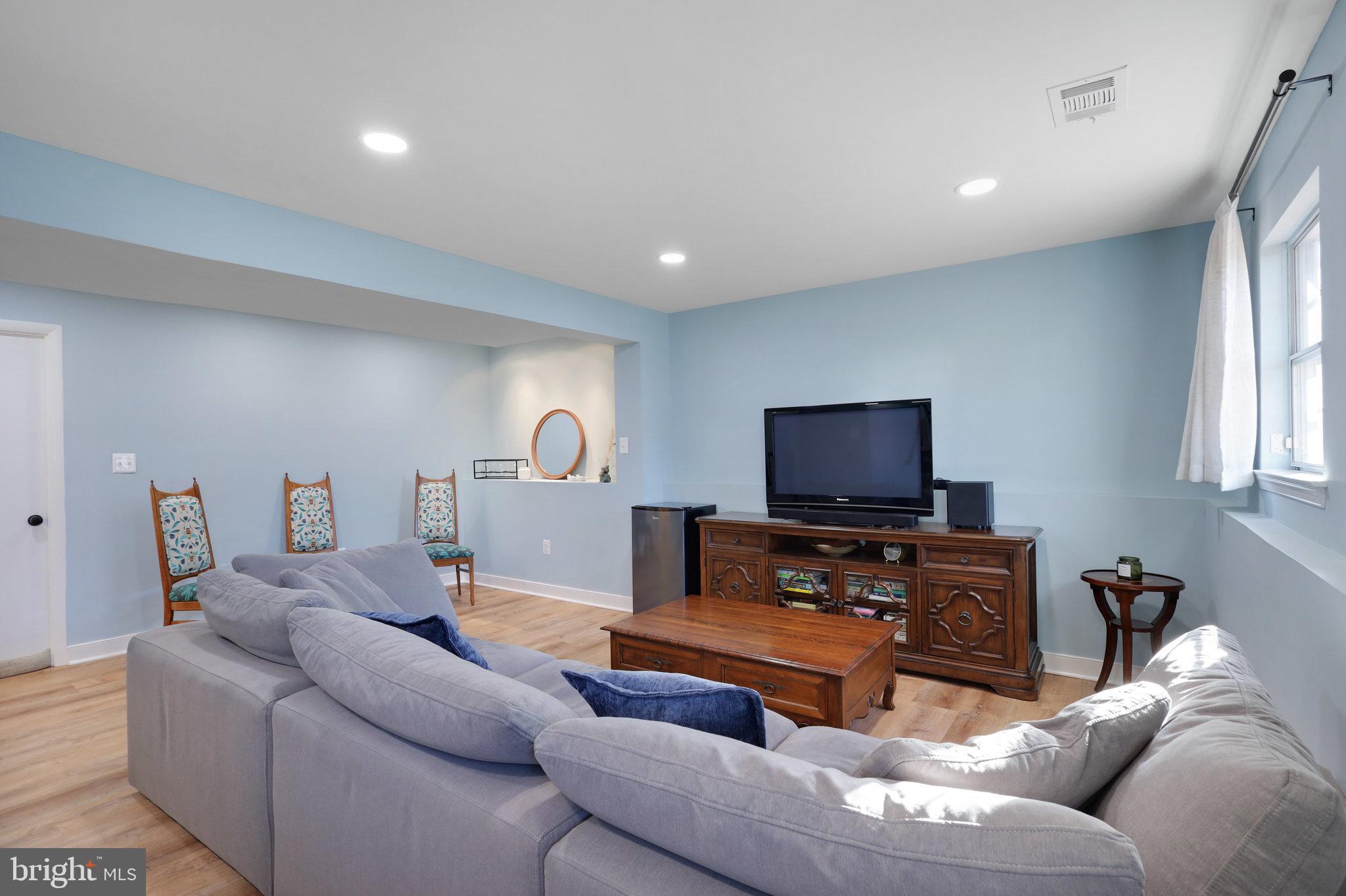 6107 WILMINGTON DR