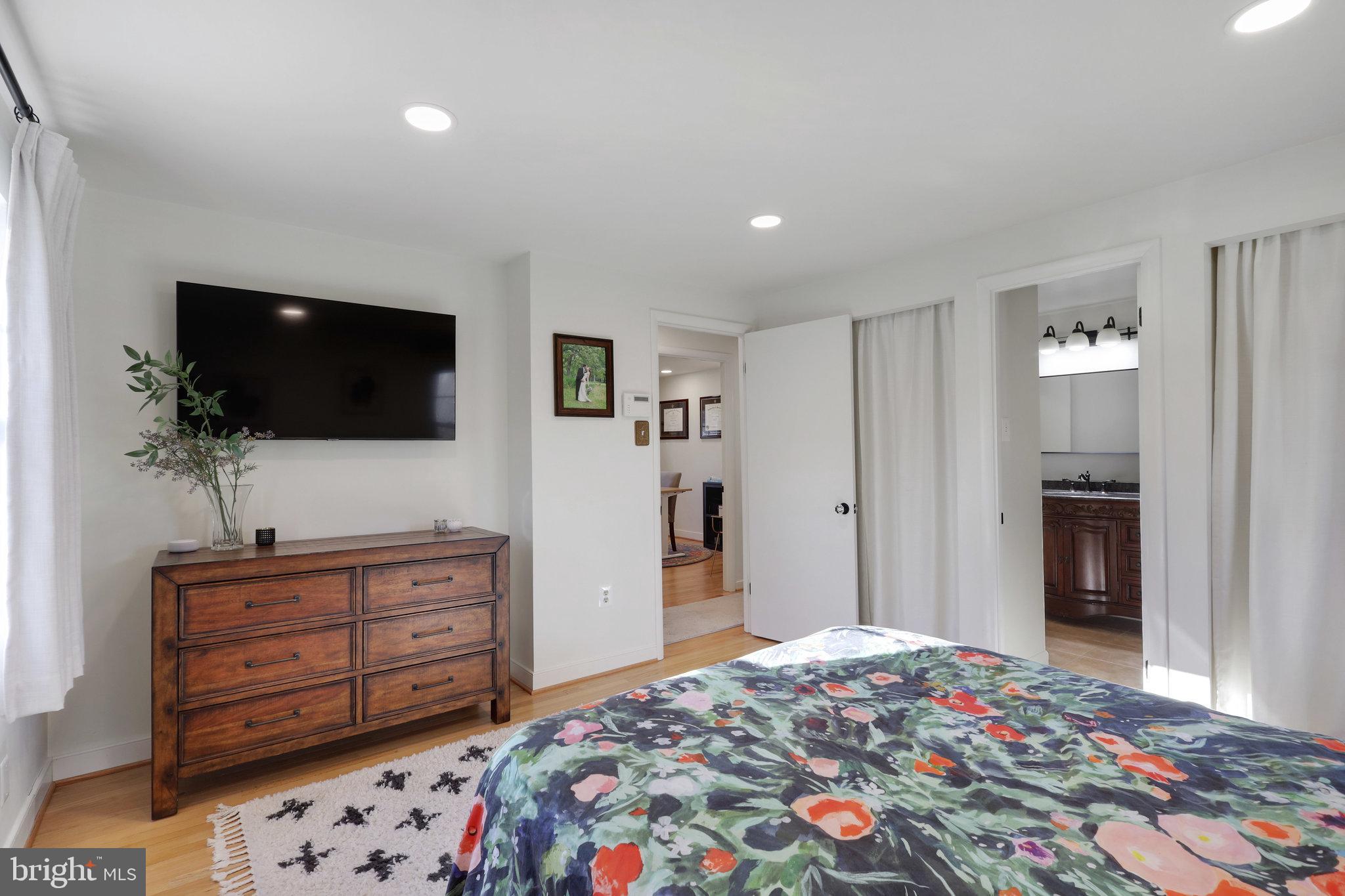 6107 WILMINGTON DR