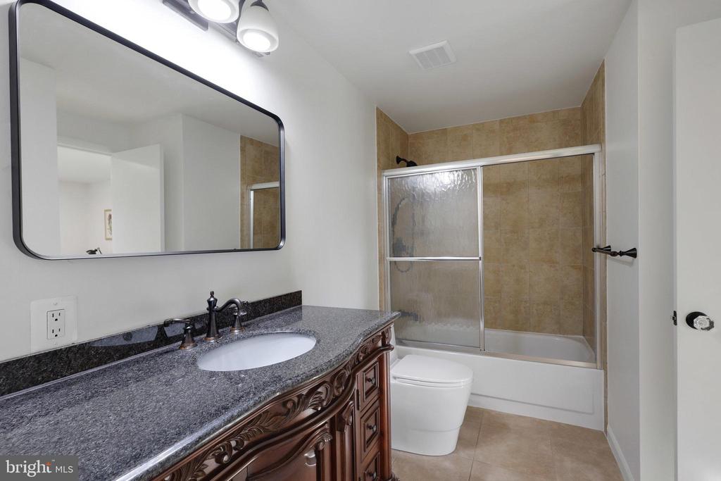 6107 WILMINGTON DR