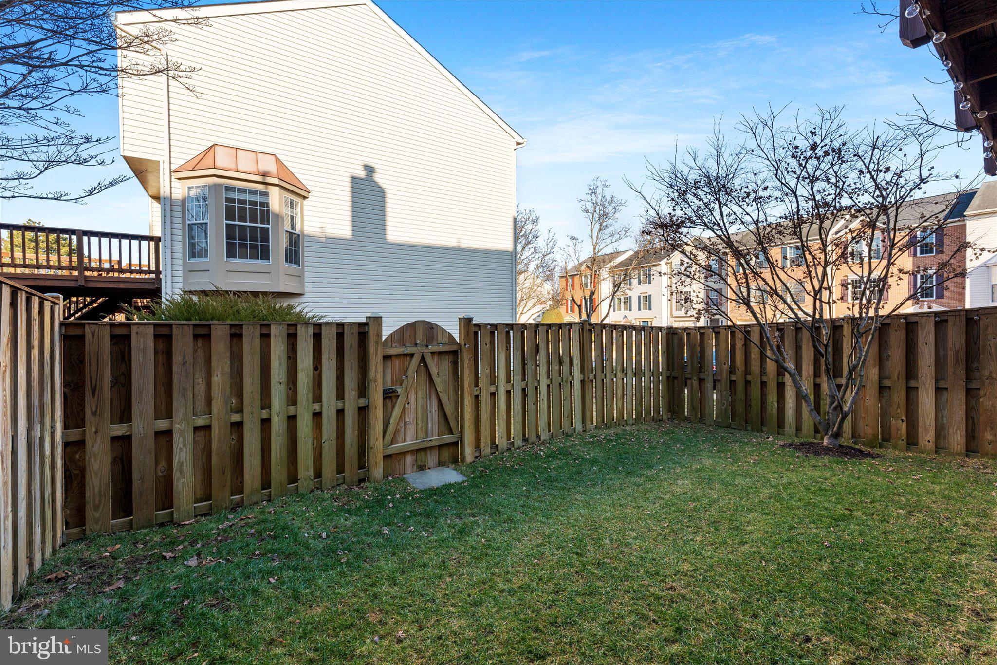 7461 Gadsby Sq