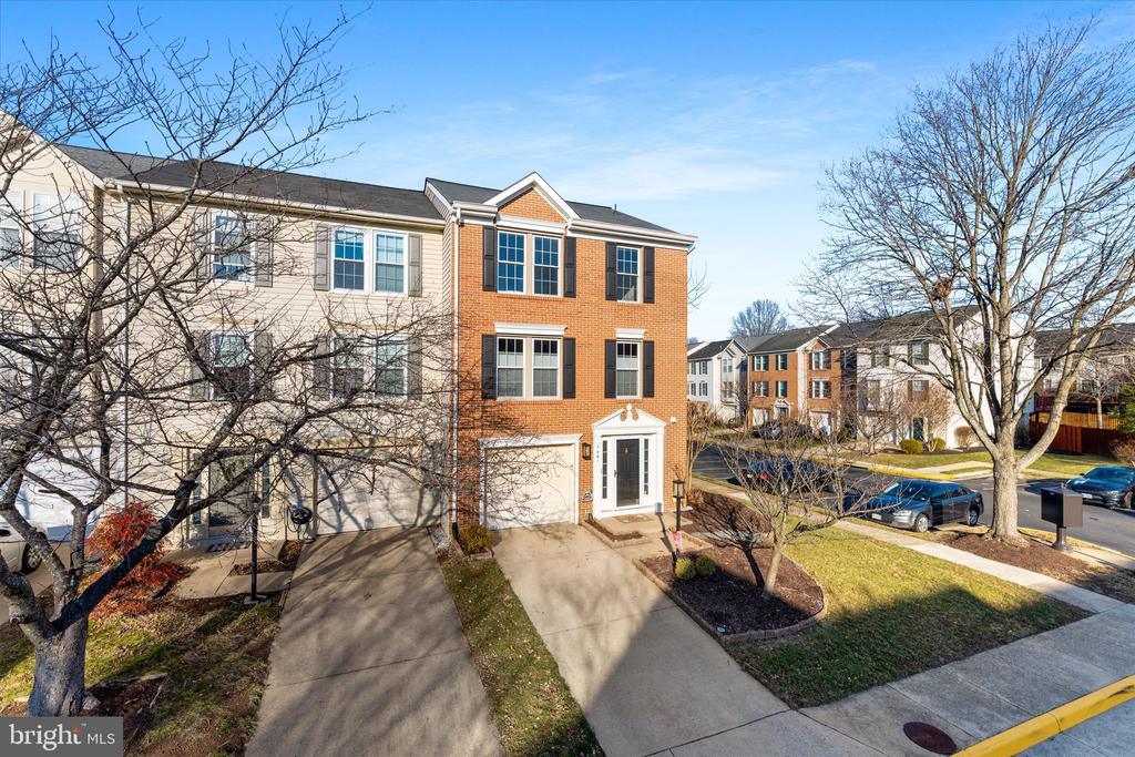 7461 Gadsby Sq