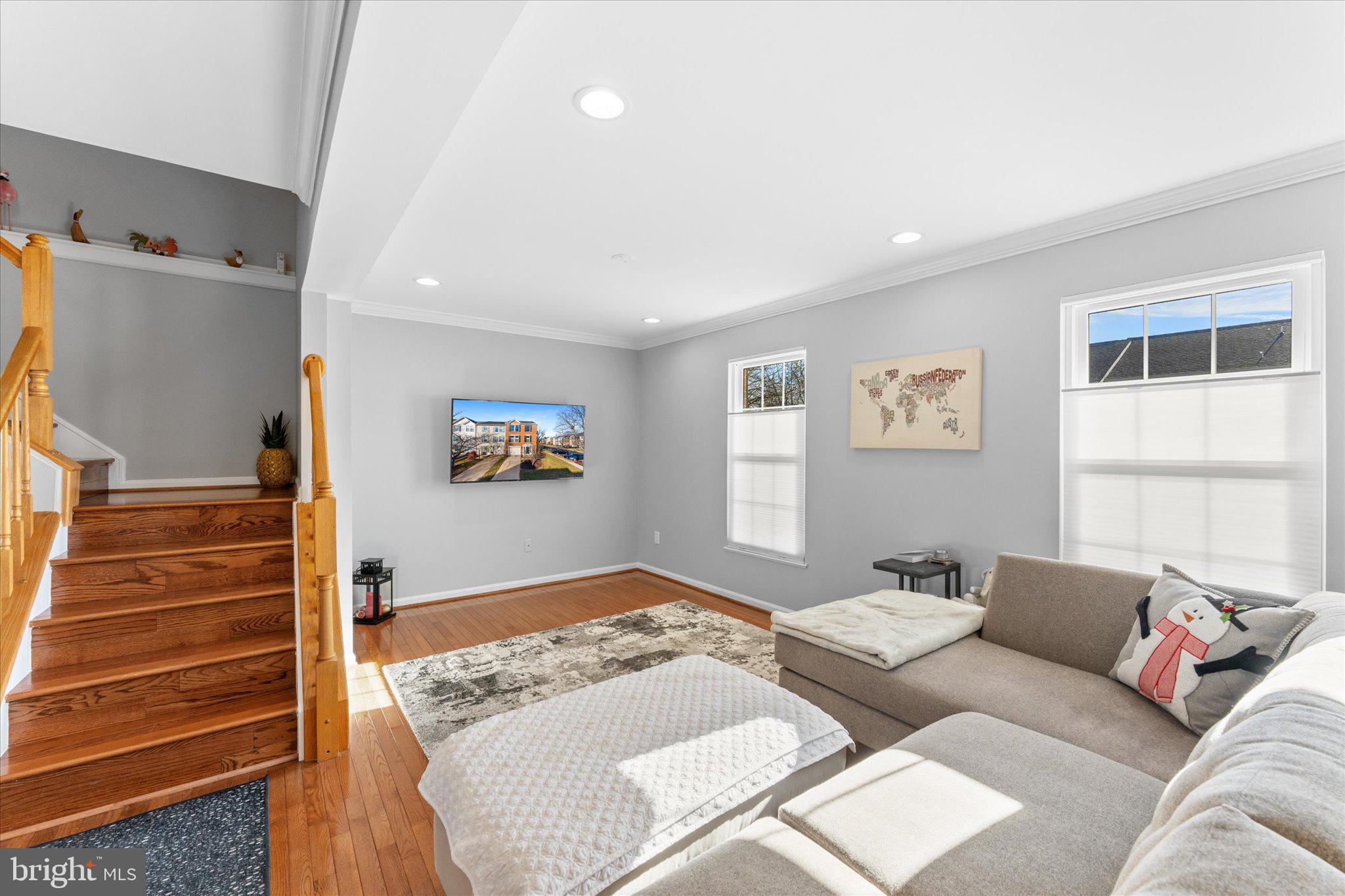 7461 Gadsby Sq