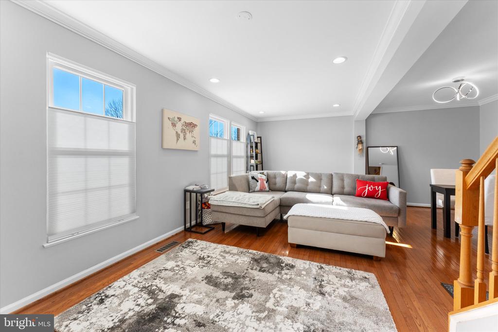 7461 Gadsby Sq
