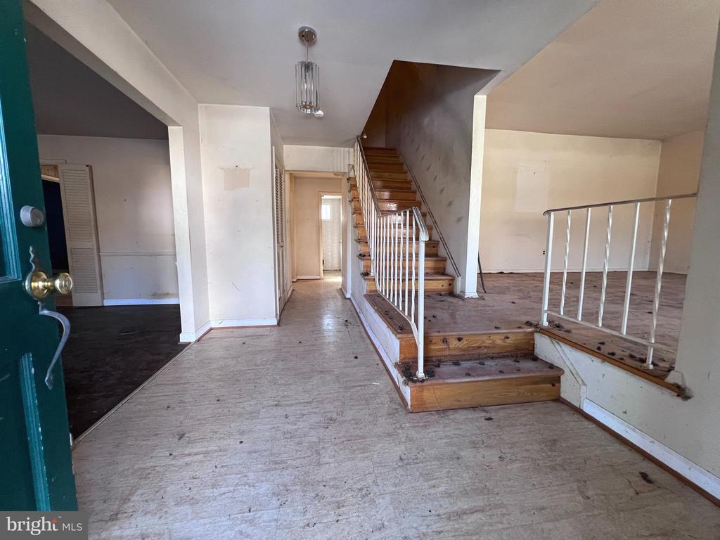 9419 Hermitage Dr