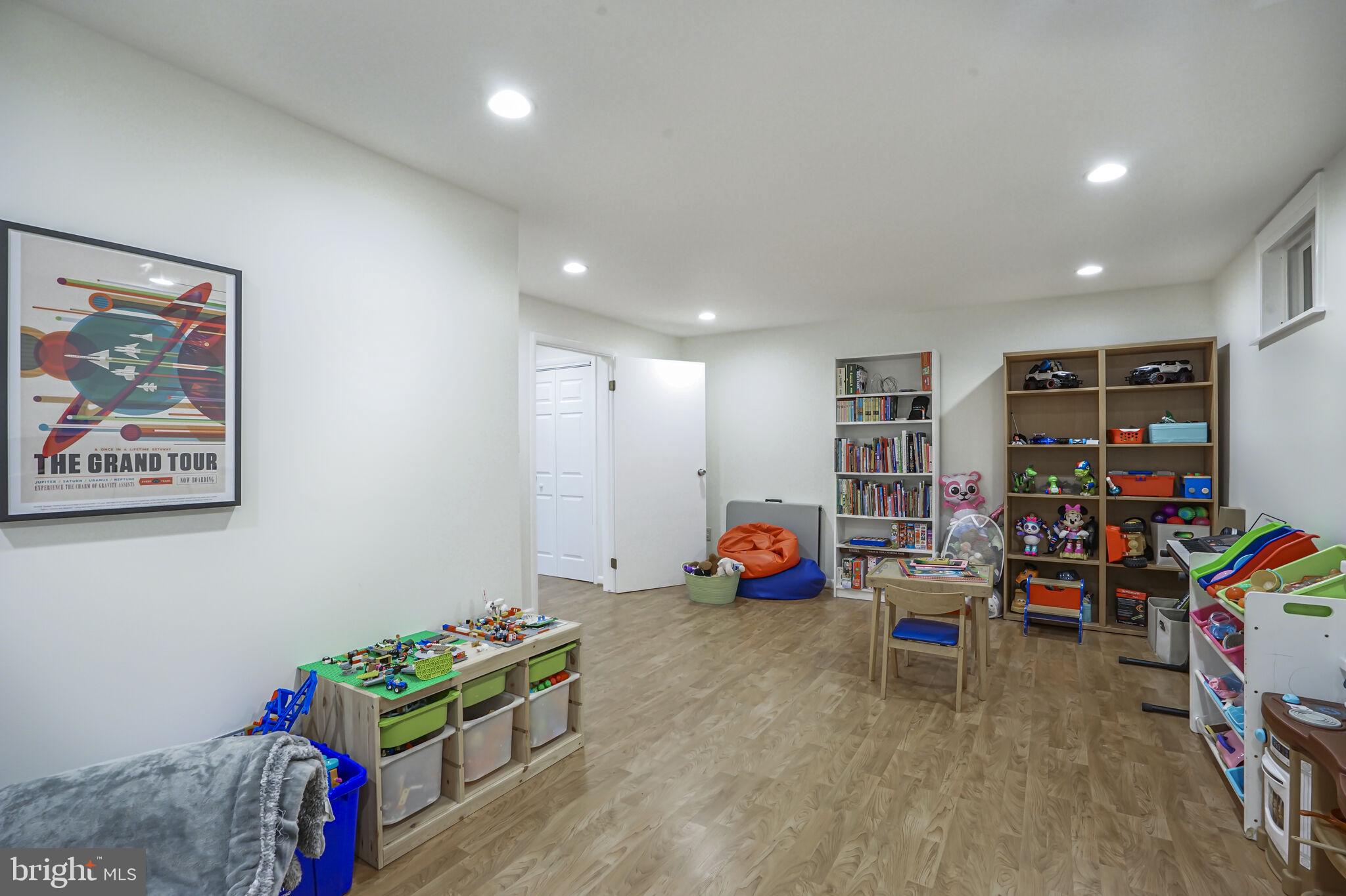 6357 Silver Ridge Cir