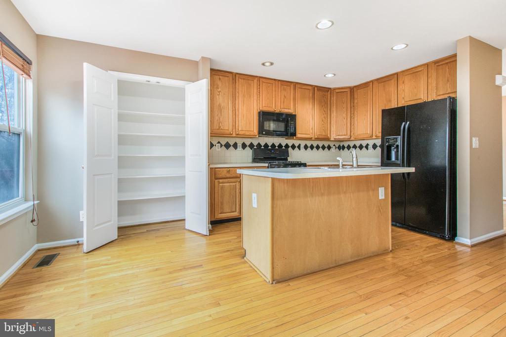 2512 WOODROW WILSON DR