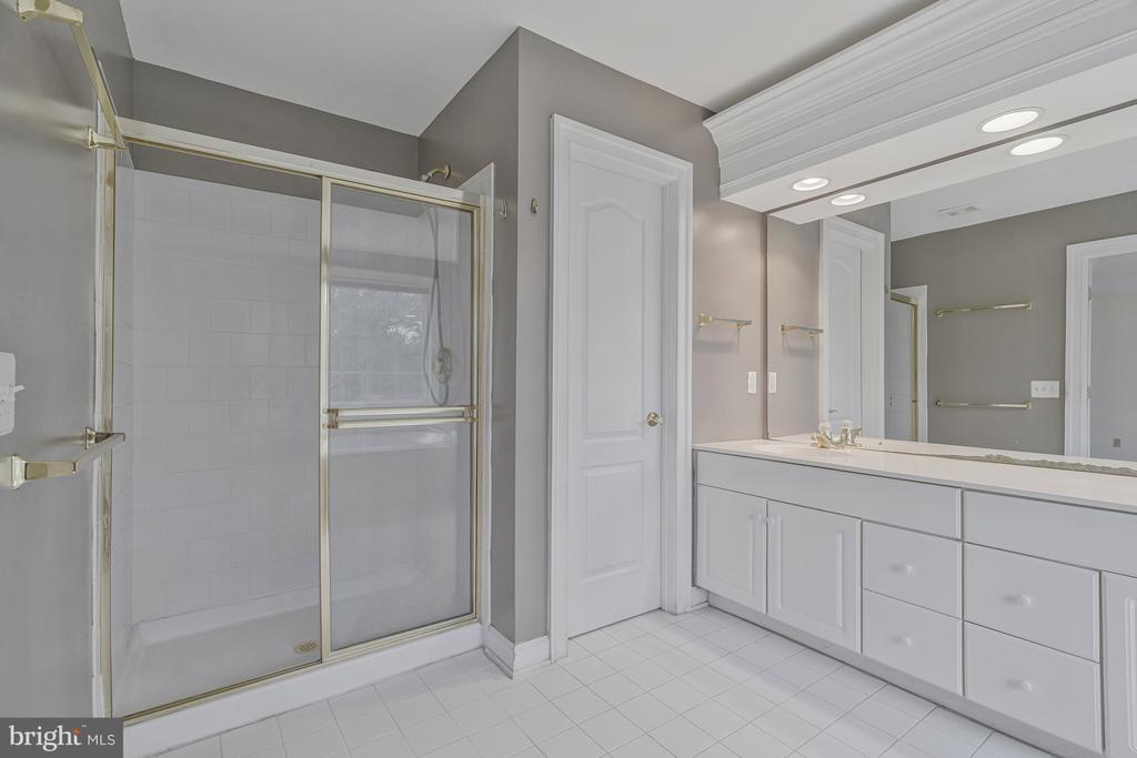 9598 Lagersfield Cir
