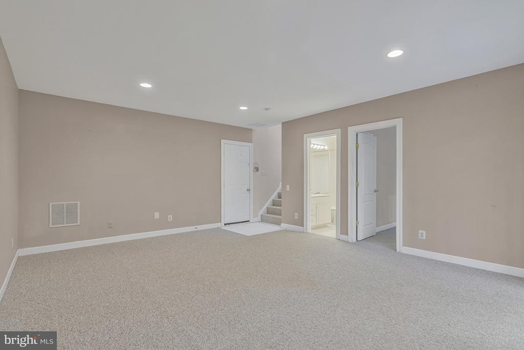 9598 Lagersfield Cir