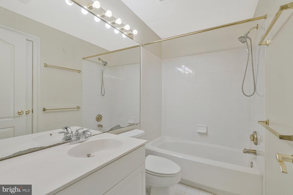 9598 Lagersfield Cir