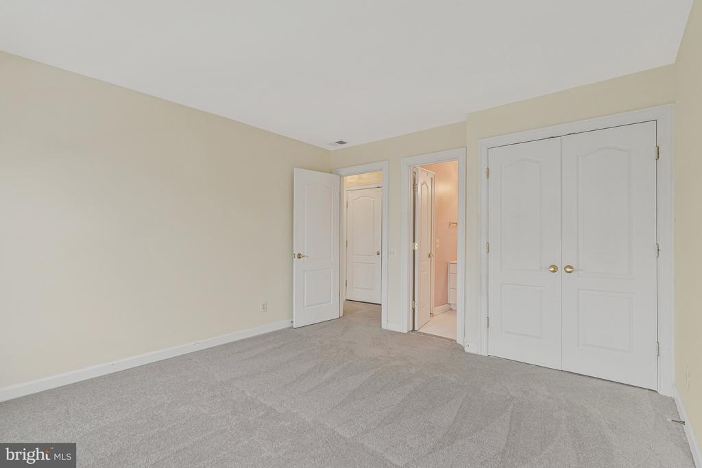 9598 Lagersfield Cir