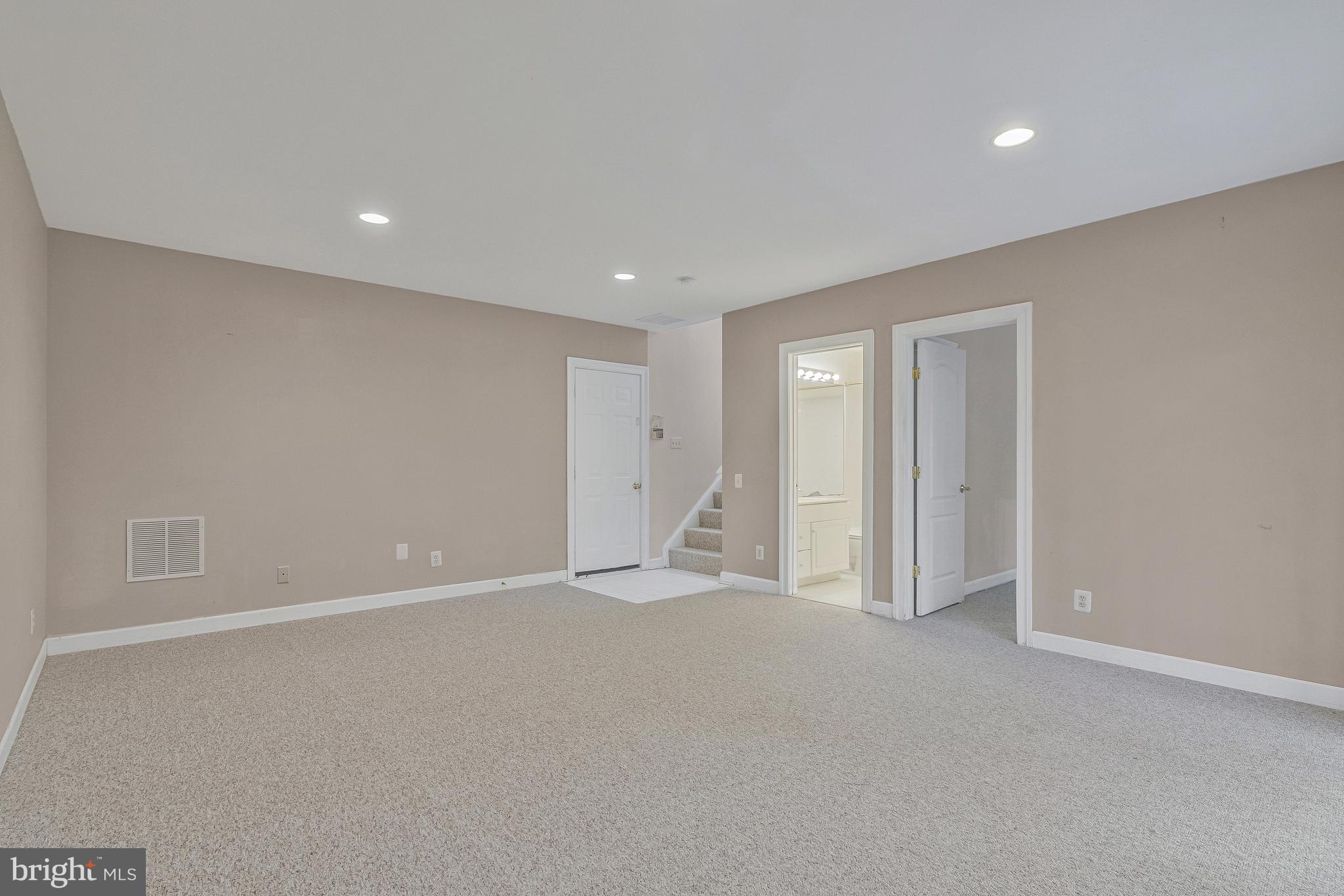 9598 Lagersfield Cir