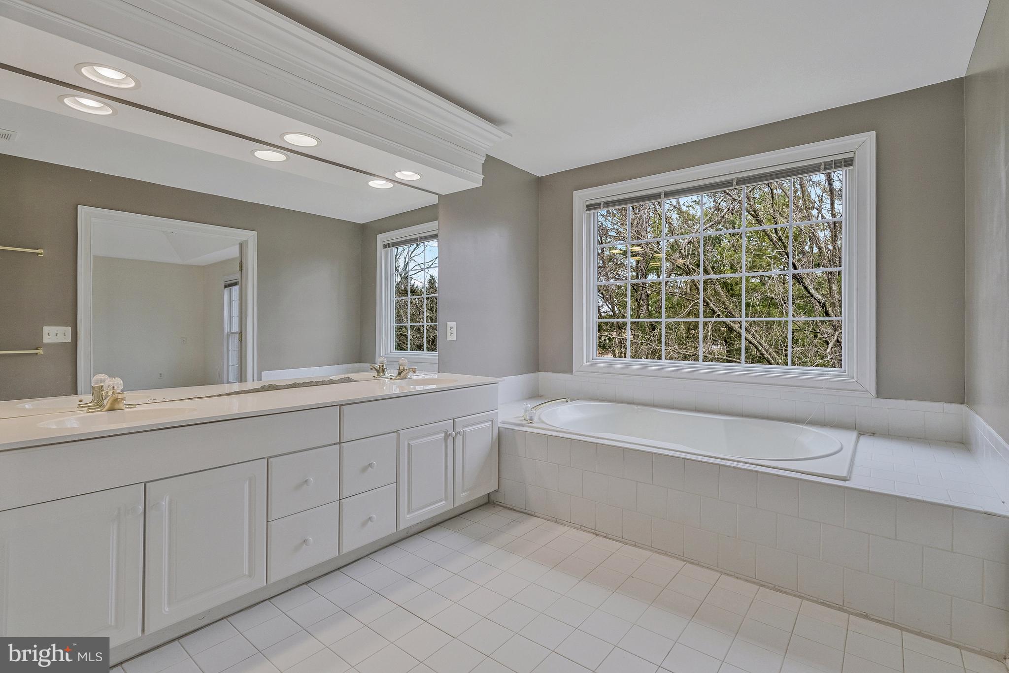 9598 Lagersfield Cir