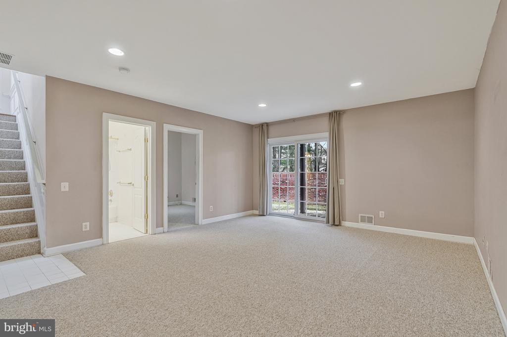 9598 Lagersfield Cir