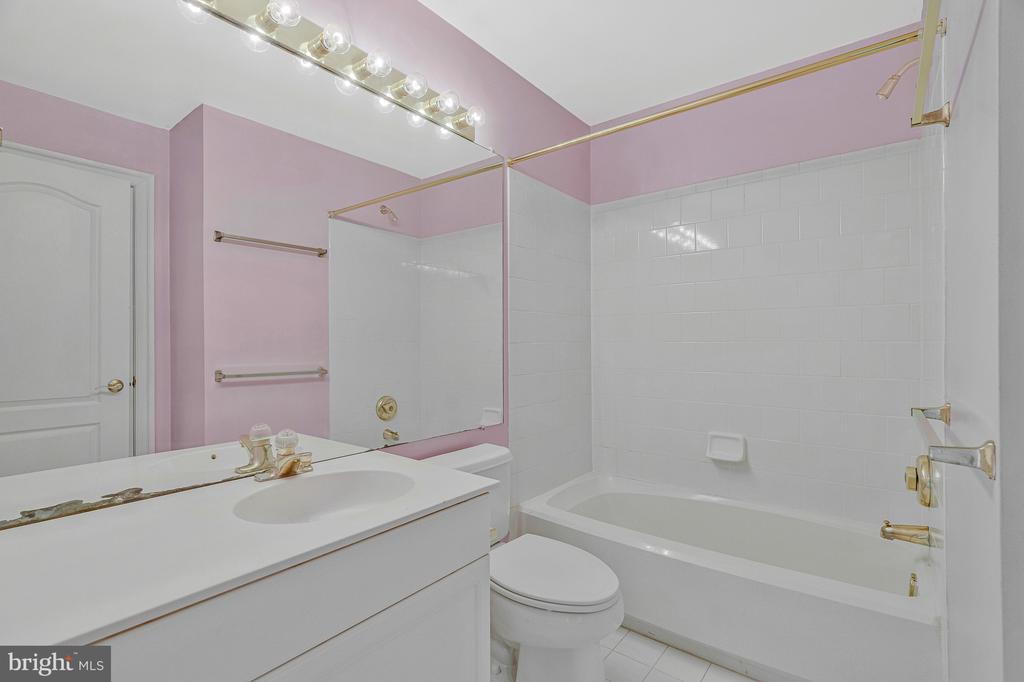 9598 Lagersfield Cir