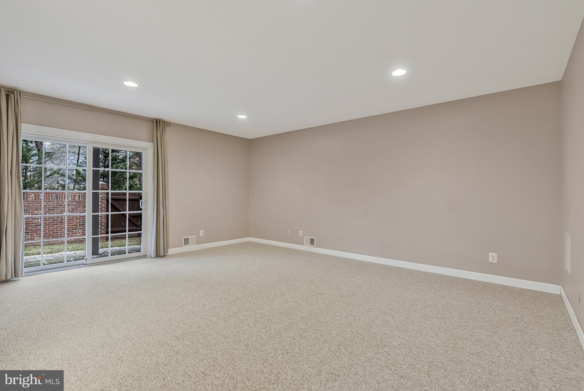 9598 Lagersfield Cir