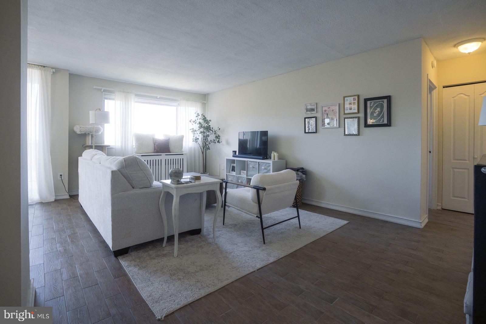 2059 Huntington Ave #1404
