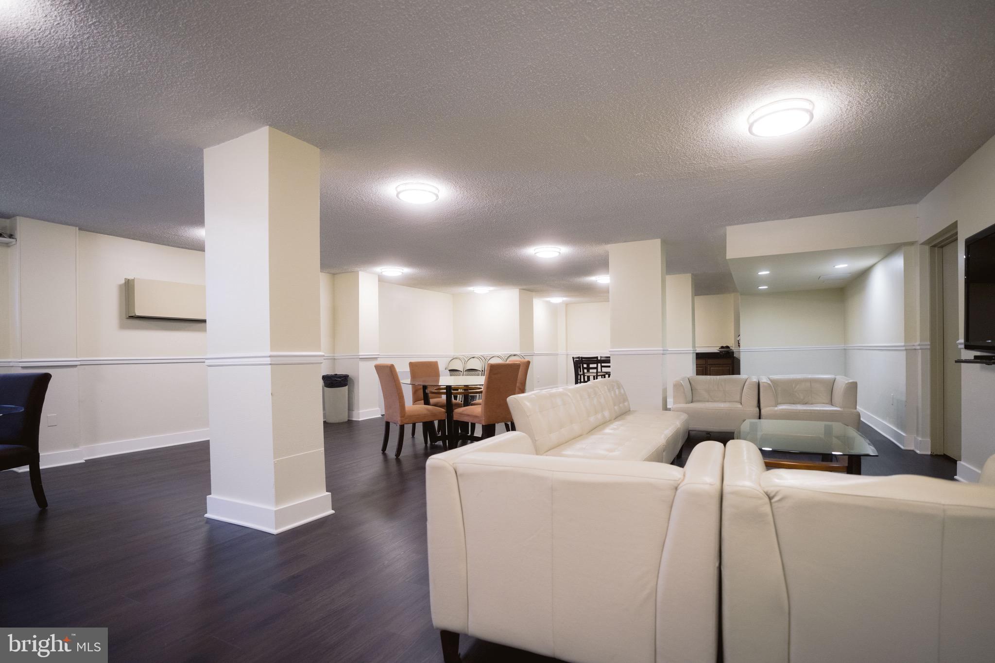 2059 Huntington Ave #1404