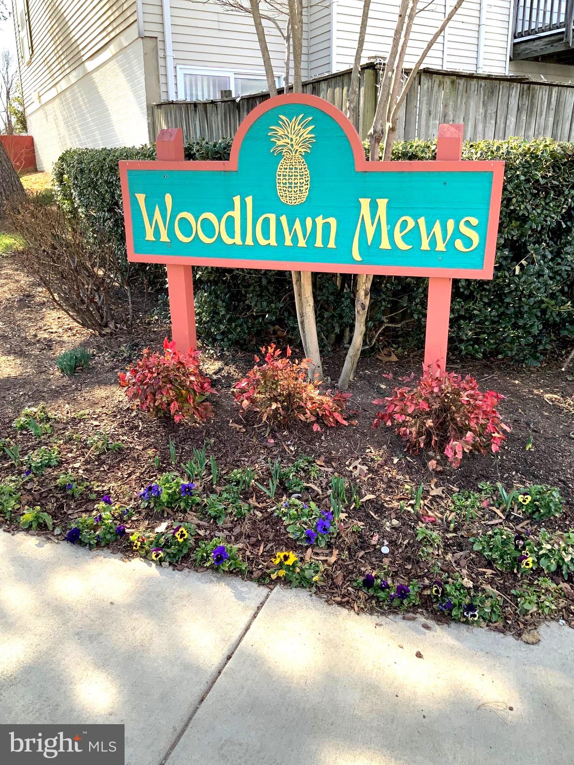 8531 Southlawn Ct