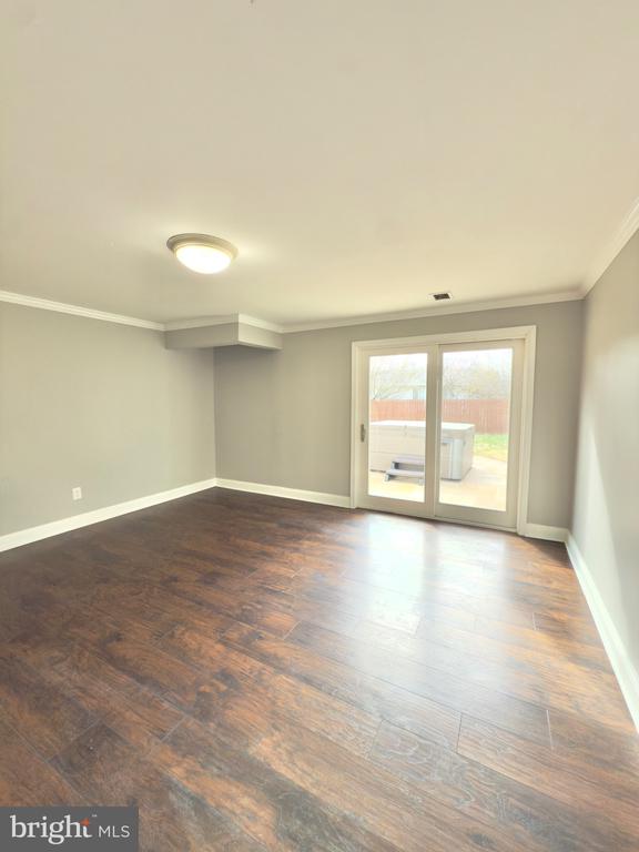 4948 REGINA DR