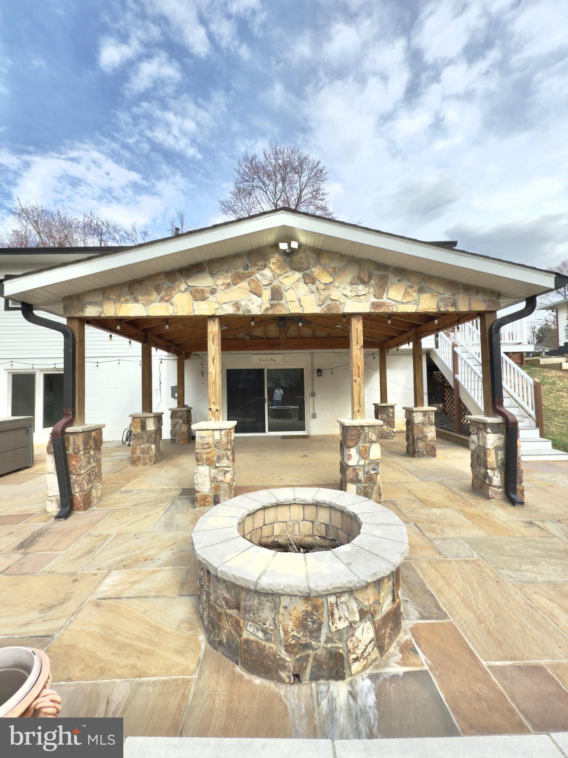 4948 REGINA DR