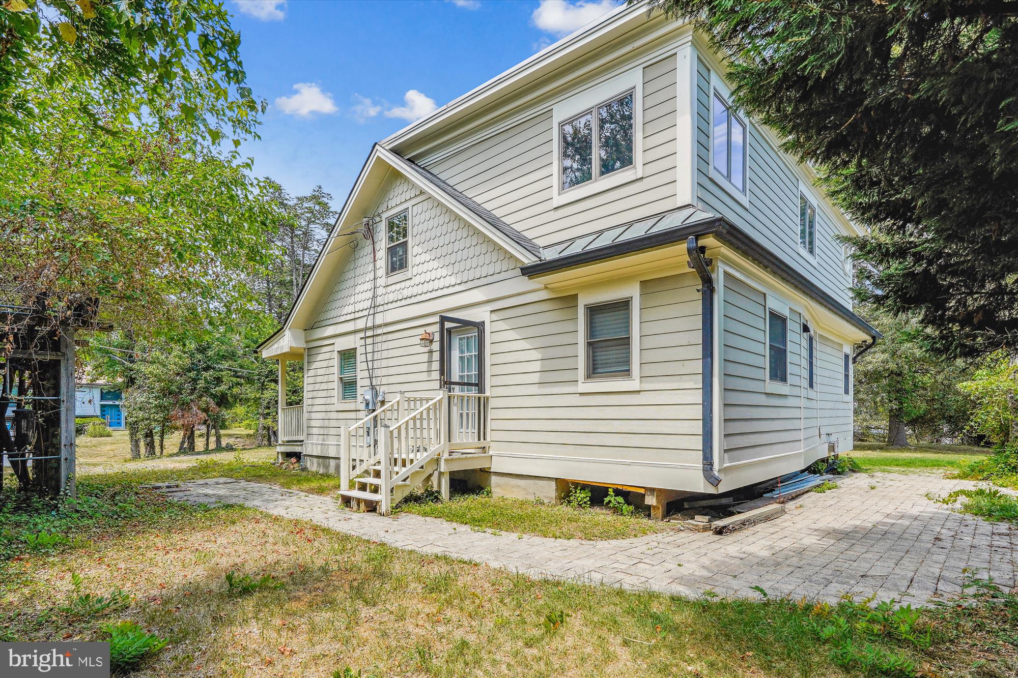 6169 Howells Rd