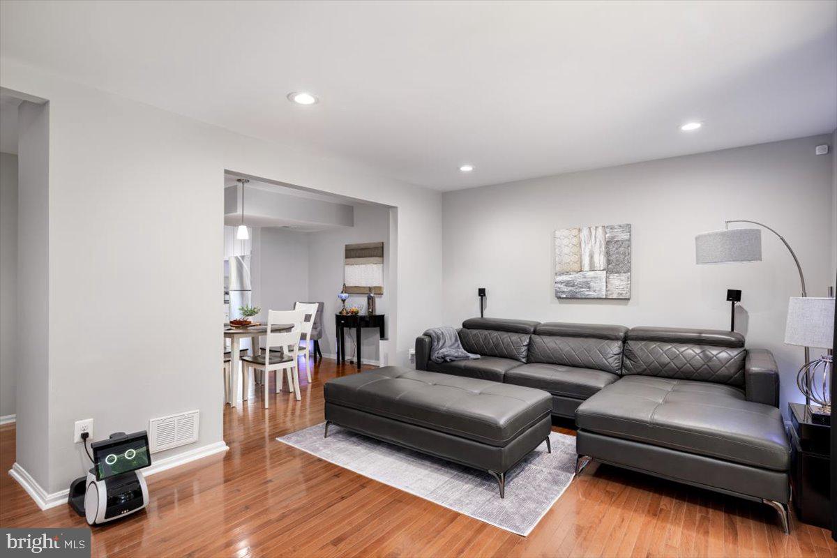 6337 Fenestra Ct #126