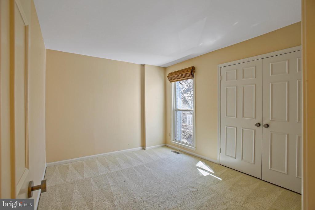 1615 Apricot Ct