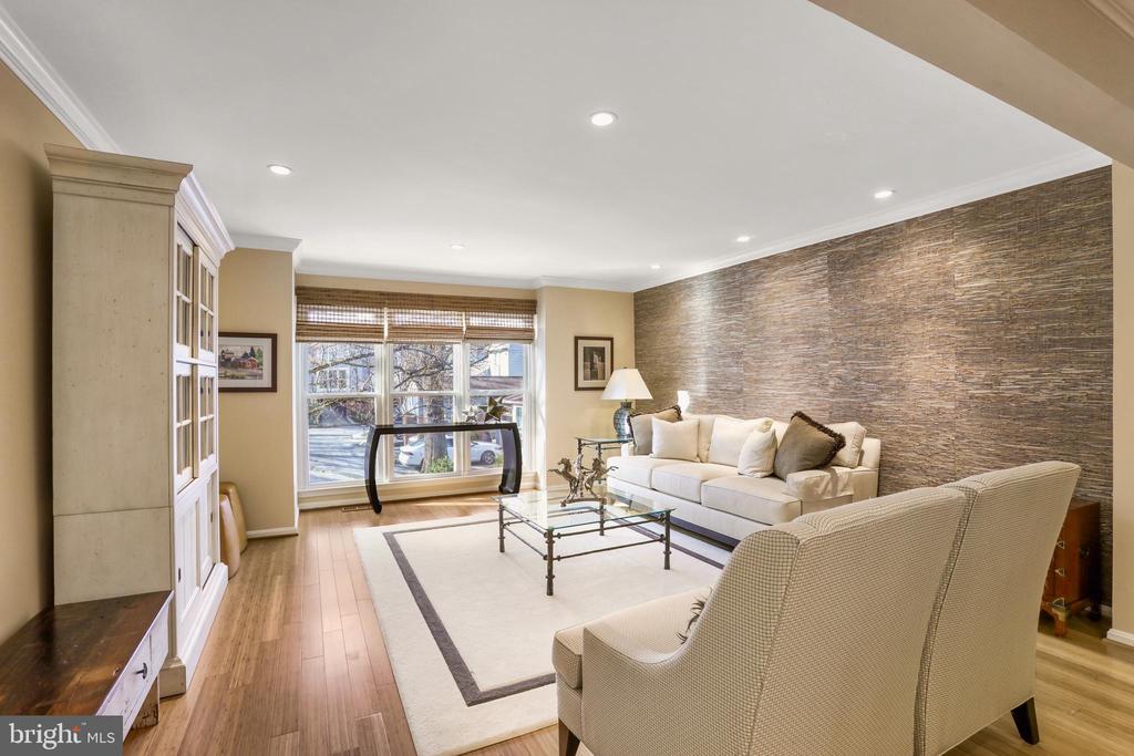 1615 Apricot Ct