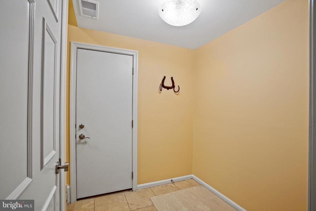 1615 Apricot Ct