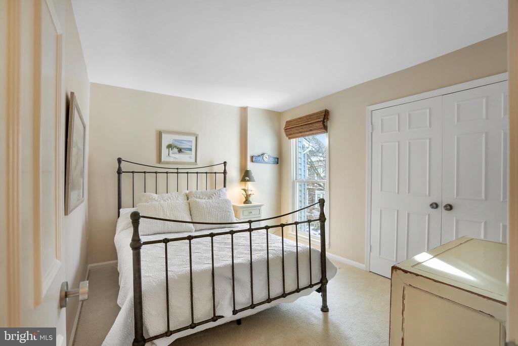 1615 Apricot Ct