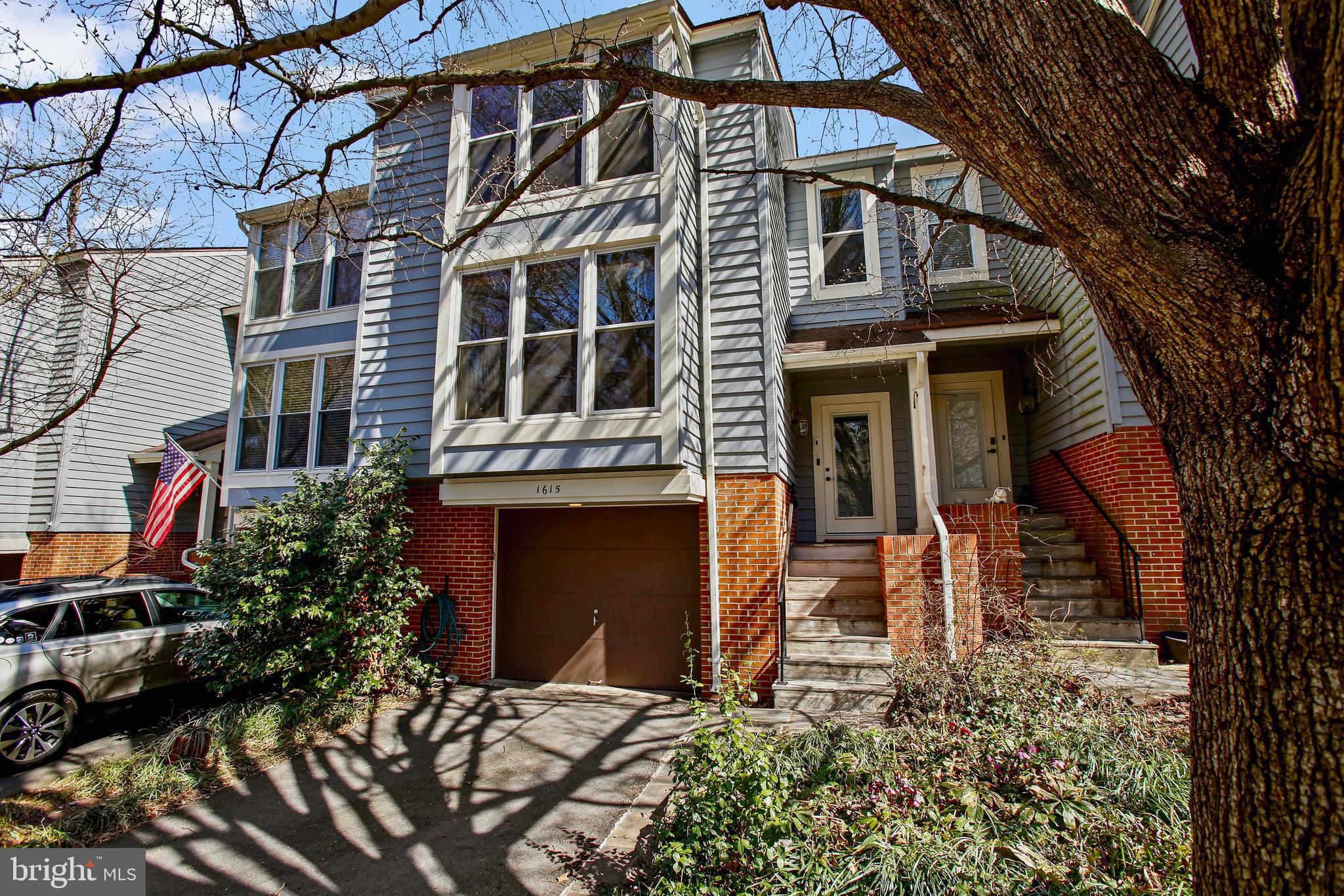 1615 Apricot Ct