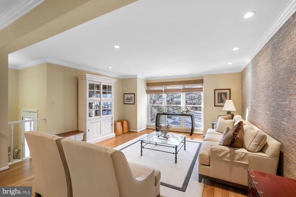 1615 Apricot Ct