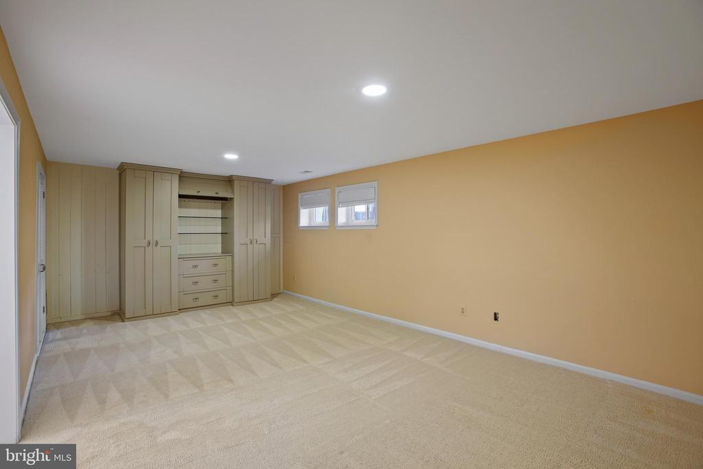 1615 Apricot Ct