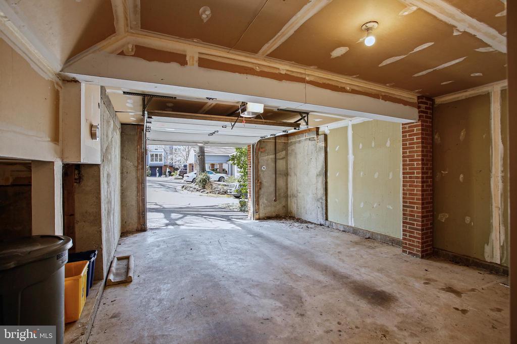 1615 Apricot Ct