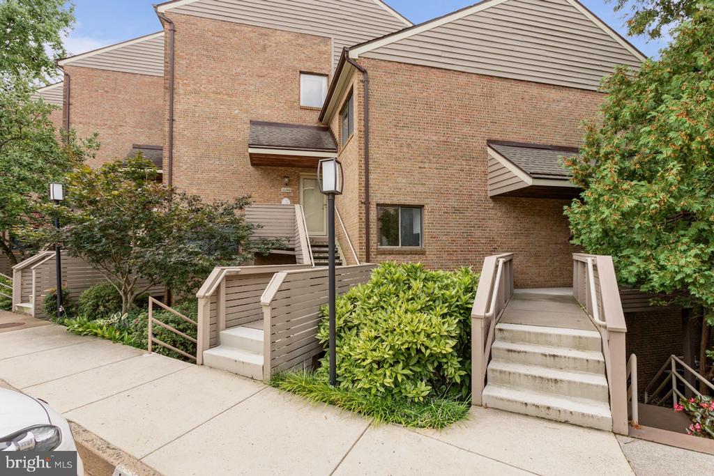 11138 HARBOR CT