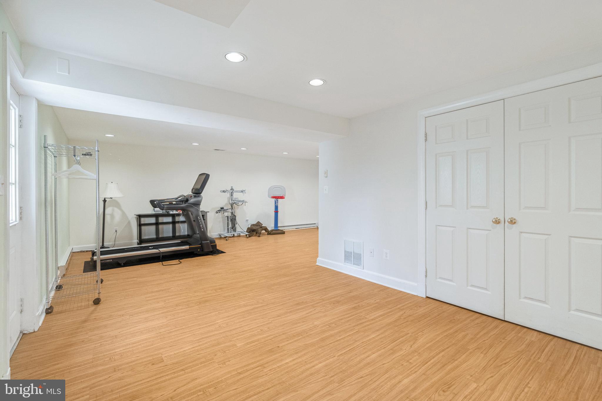 1402 SOUTHWIND CT