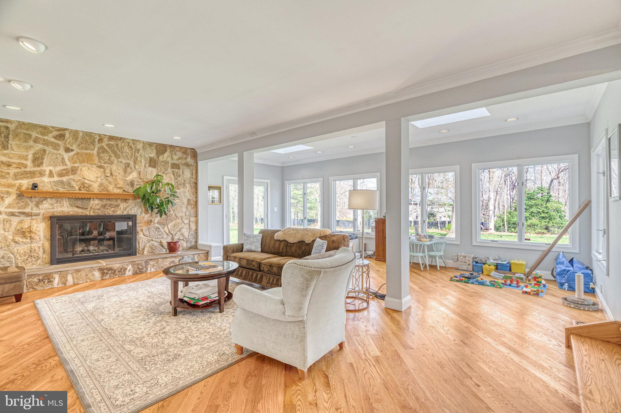 1402 SOUTHWIND CT