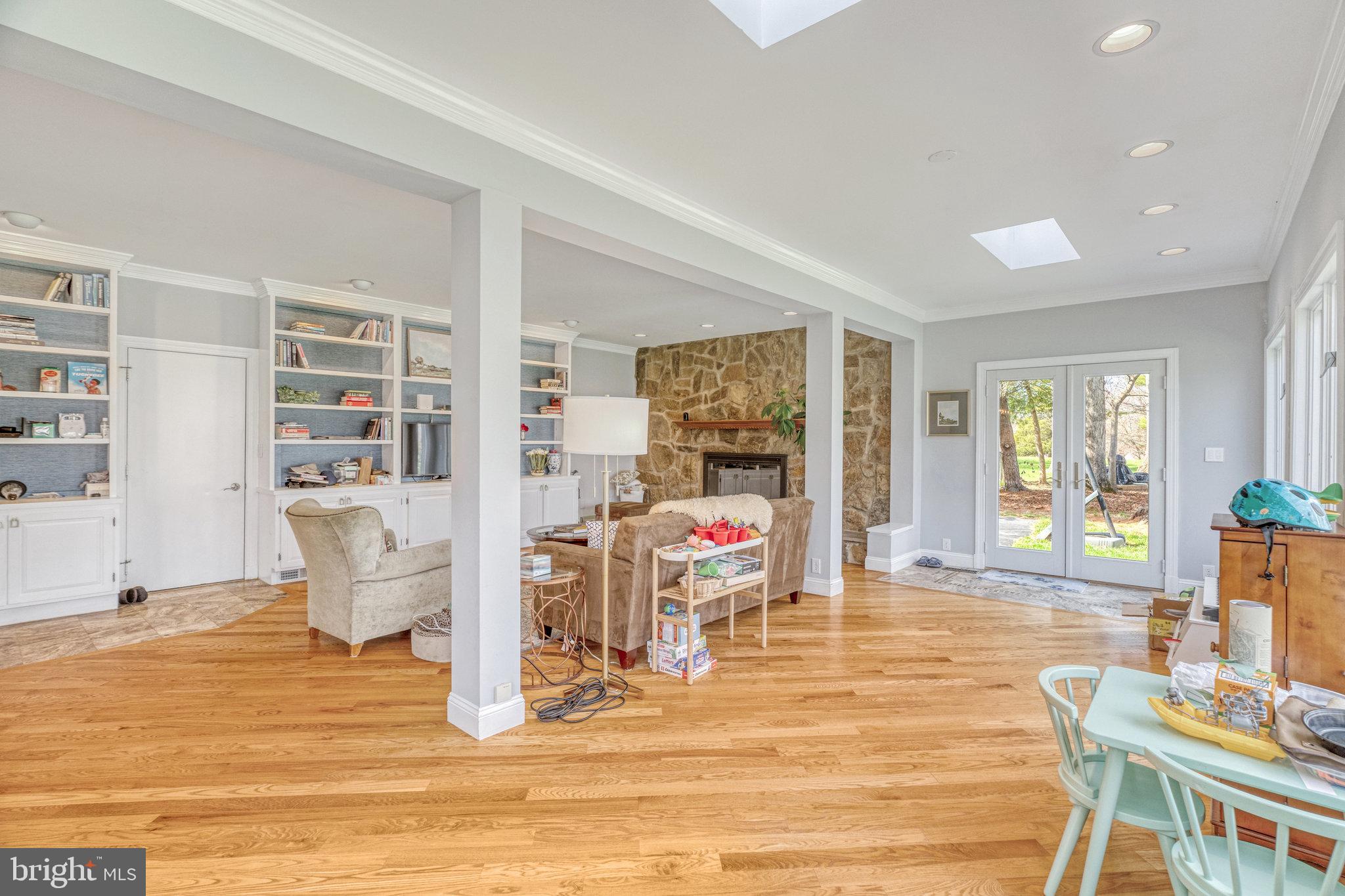 1402 SOUTHWIND CT
