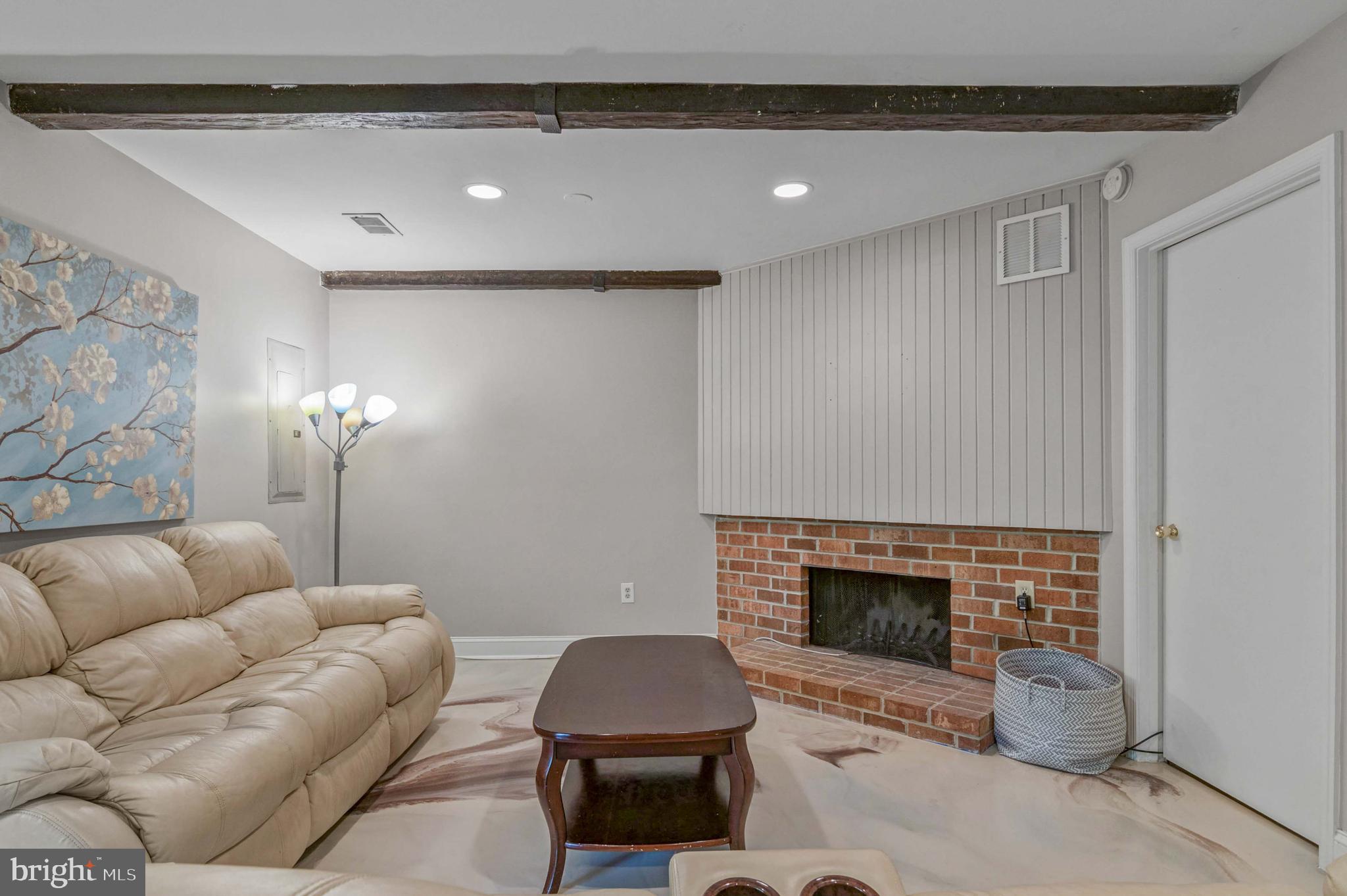 10288 Friendship Ct