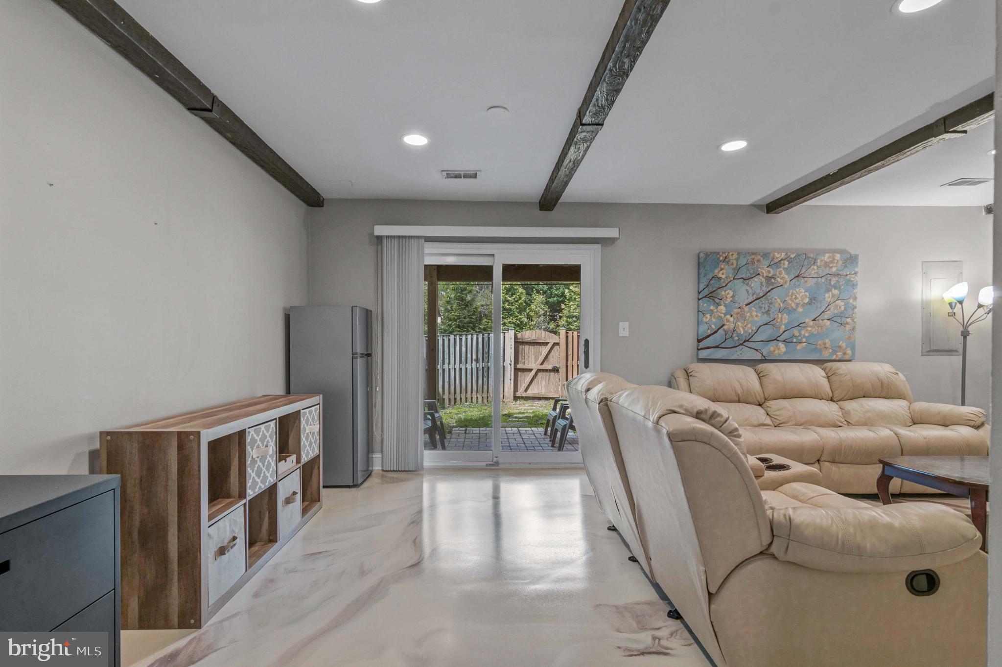 10288 Friendship Ct