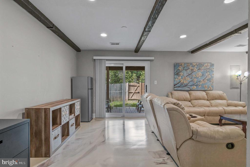 10288 Friendship Ct
