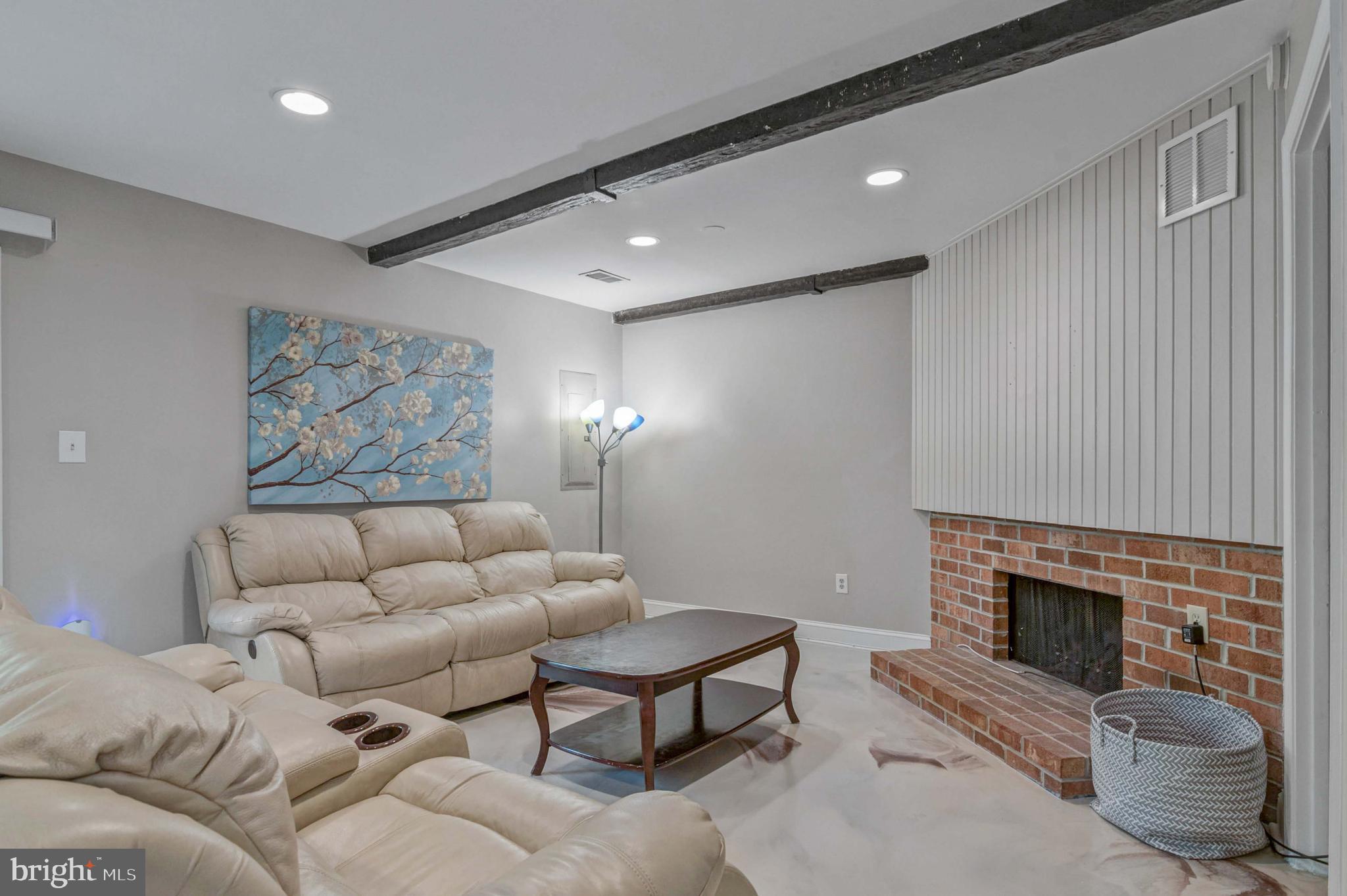 10288 Friendship Ct