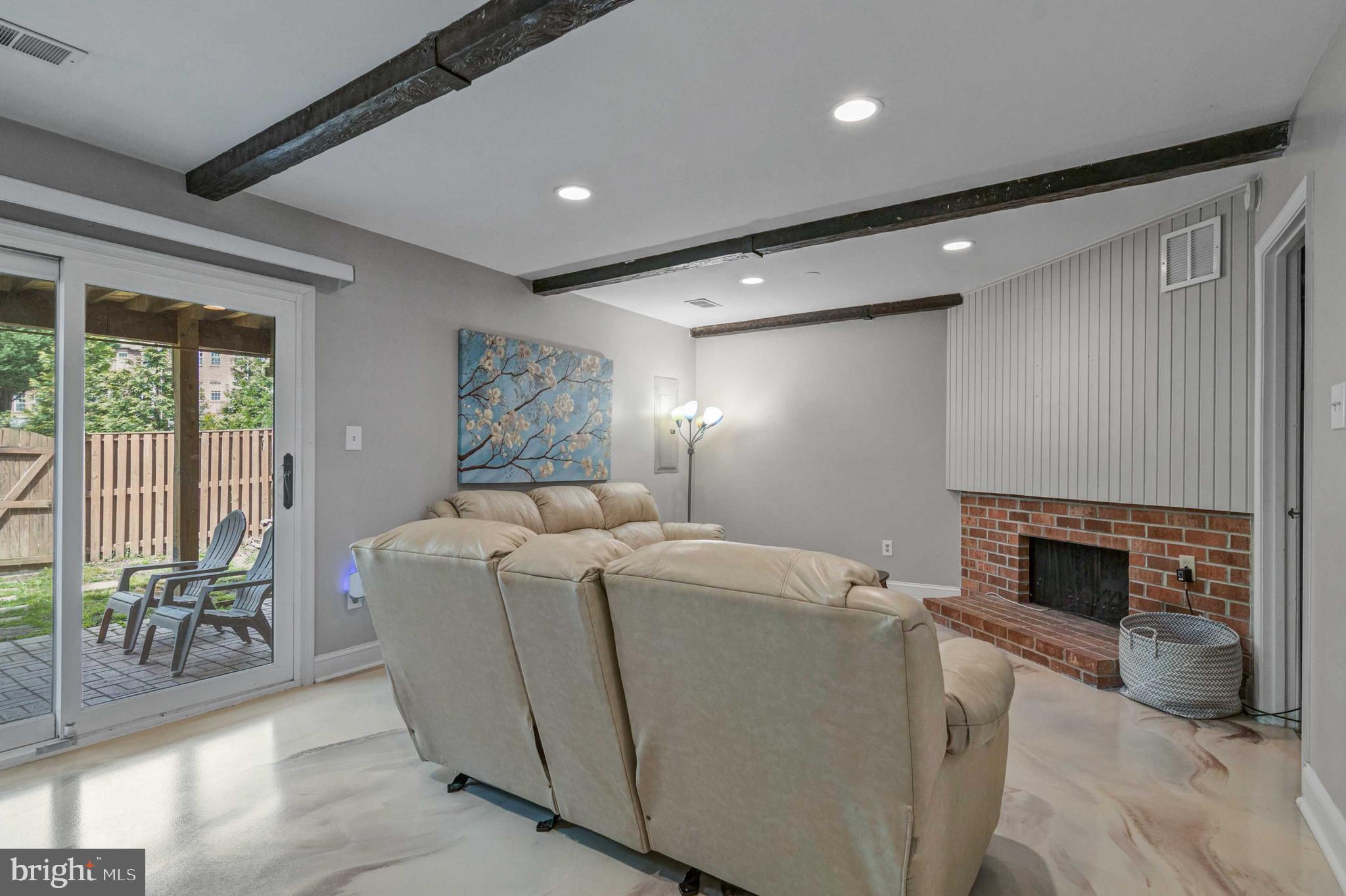 10288 Friendship Ct
