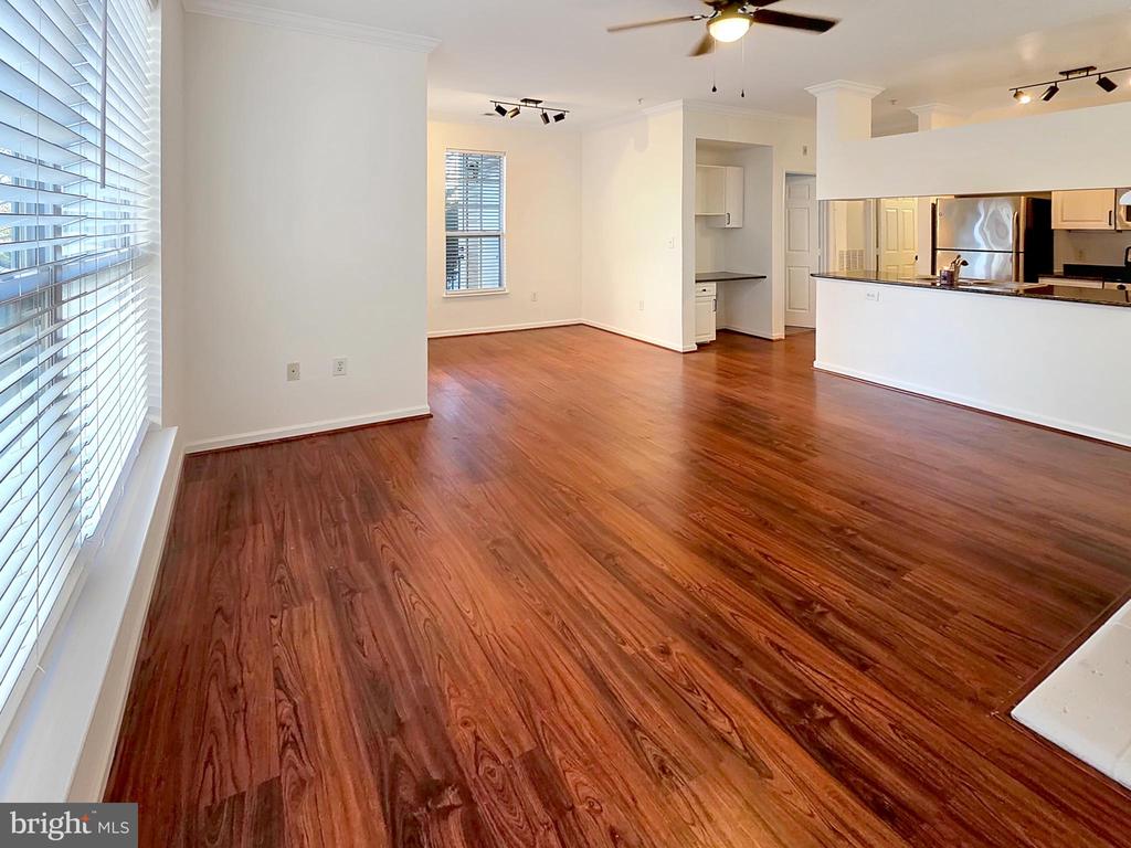 12921 CENTRE PARK CIR #206
