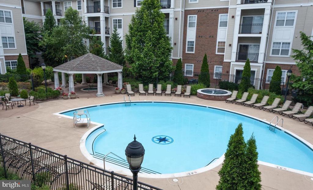 12921 CENTRE PARK CIR #206