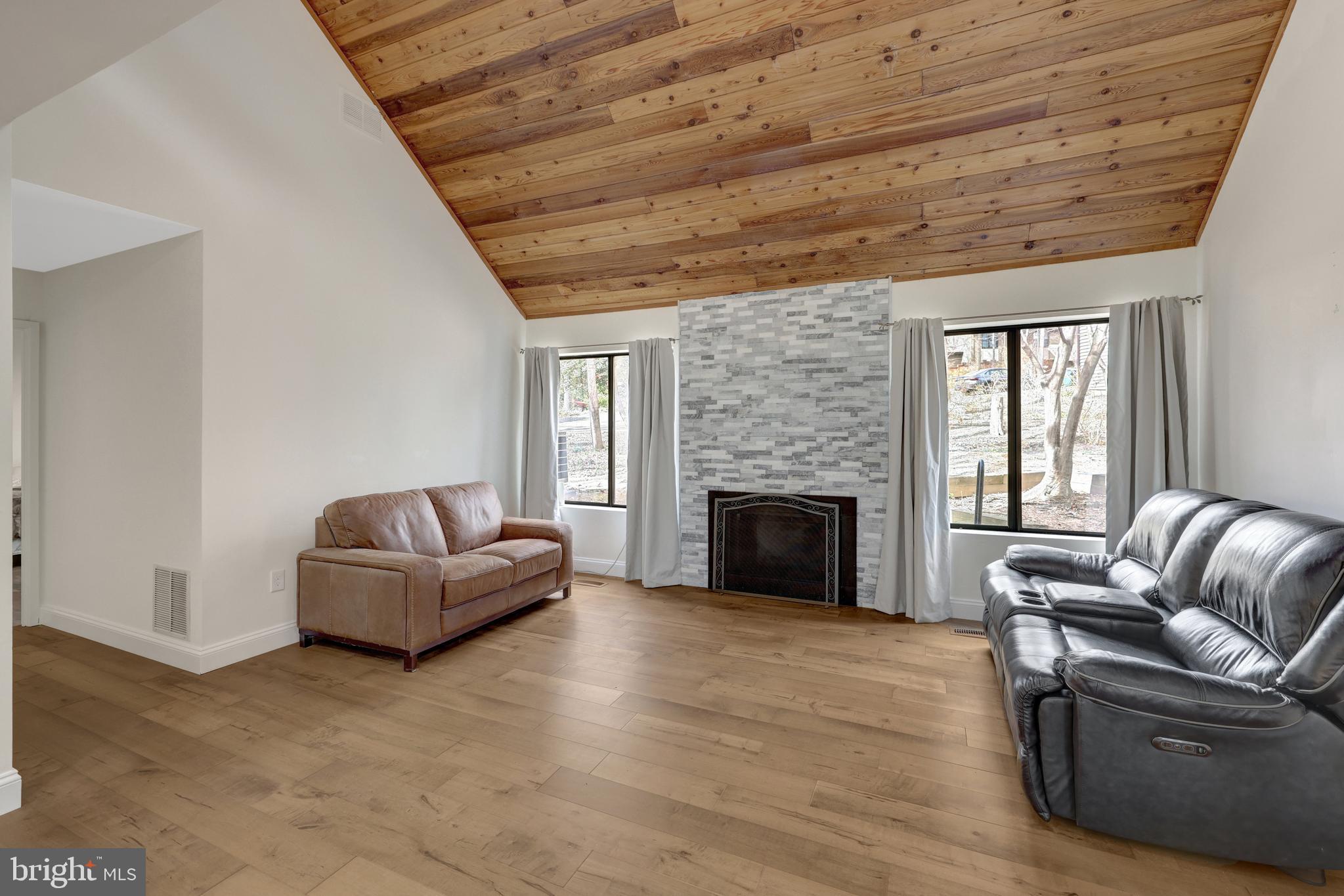 1941 Upper Lake Dr