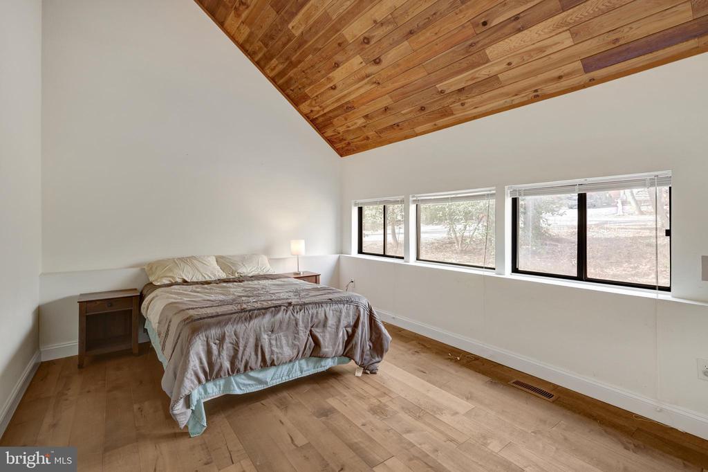 1941 Upper Lake Dr
