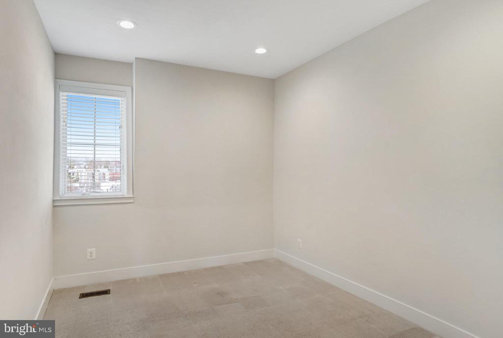159 Center St S #14